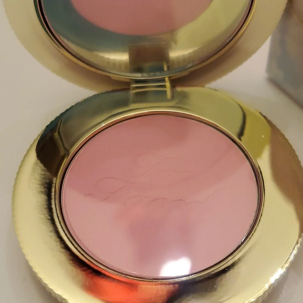 Too Faced Cloud Crush Blurring Blush Candy Cloud. BNIB